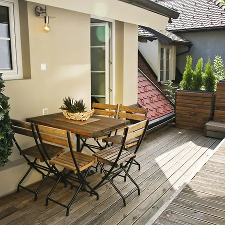 Hisa Pod Gradom * Liubliana