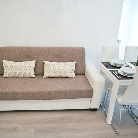 Hisa Pod Gradom * Ljubljana