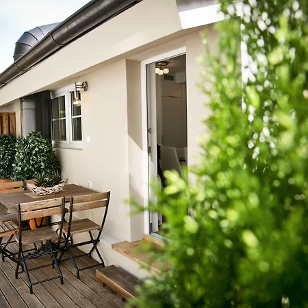 Hisa Pod Gradom * Ljubljana