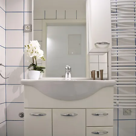 Hisa Pod Gradom * Ljubljana