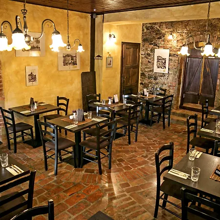 Hisa Pod Gradom Ljubljana