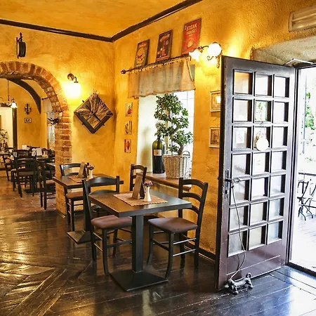 Hisa Pod Gradom Ljubljana