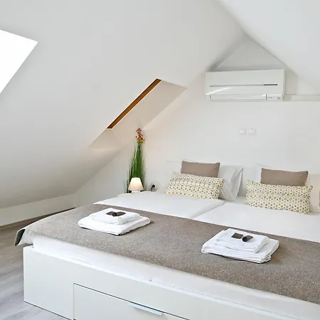 Hisa Pod Gradom