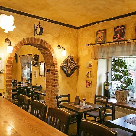 Hisa Pod Gradom Ljubljana