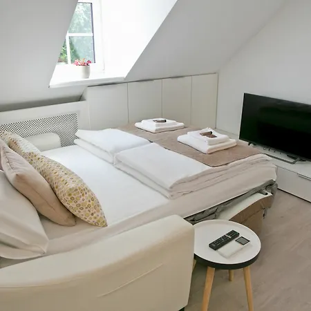 Hisa Pod Gradom * Ljubljana